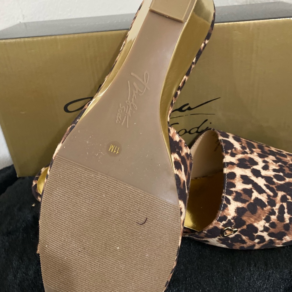 Small Wedge - Picture 8 of 9